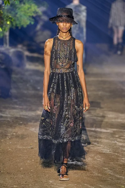Look 80